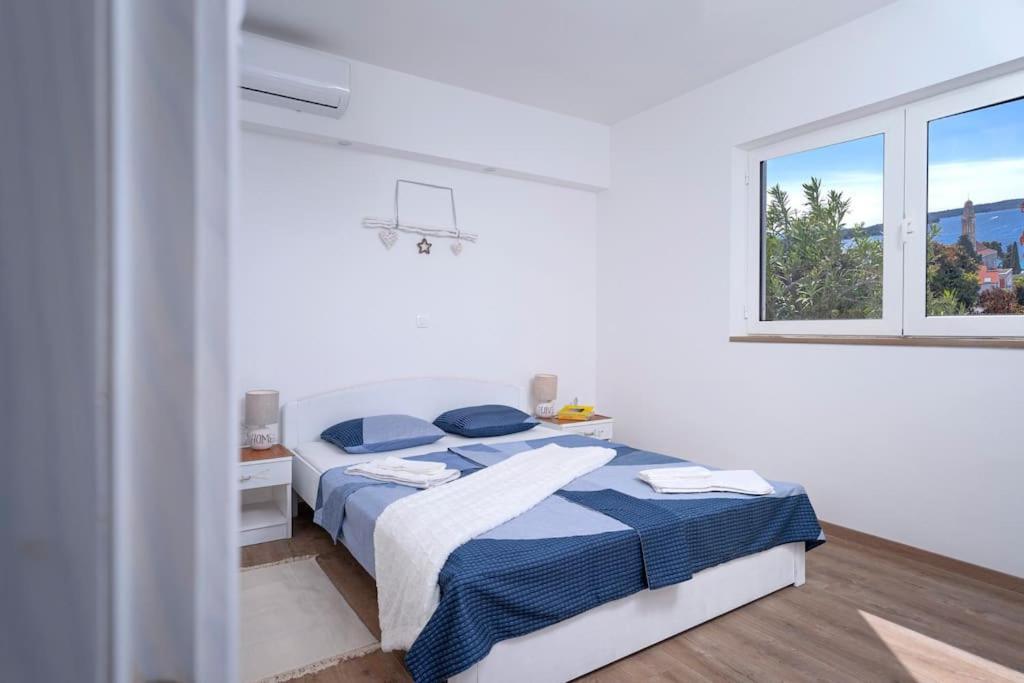 Awaken Gorgeous Sea View Appartamento Hvar Town