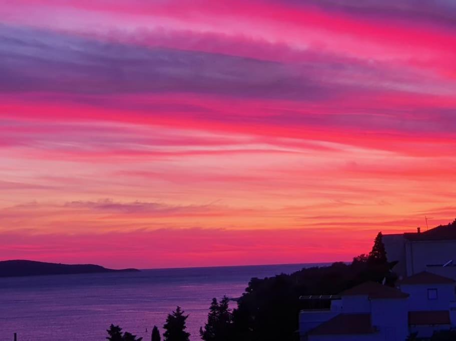 Awaken Gorgeous Sea View Appartamento Hvar Town